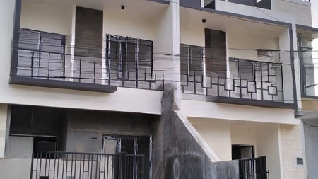 Brand New, Rumah Minimalis Harga Menarik di Komplek Strategis Cinere