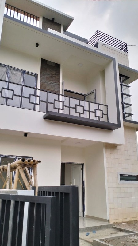 Brand New, Rumah Minimalis Harga Menarik di Komplek Strategis Cinere