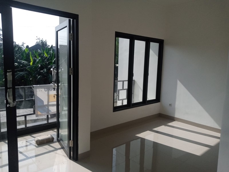 Brand New, Rumah Minimalis Harga Menarik di Komplek Strategis Cinere