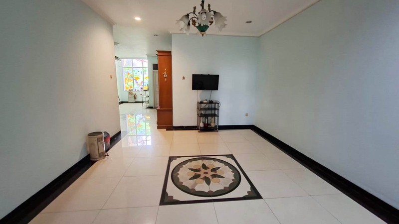 Rumah 2 Lantai Semi Furnished di Jl Cucur Sektor IV Bintaro Jaya Pondok Karya, Pondok Aren