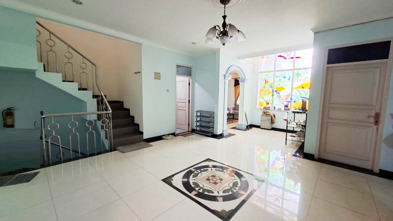 Rumah 2 Lantai Semi Furnished di Jl Cucur Sektor IV Bintaro Jaya Pondok Karya, Pondok Aren