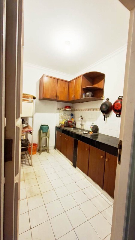 Rumah 2 Lantai Semi Furnished di Jl Cucur Sektor IV Bintaro Jaya Pondok Karya, Pondok Aren