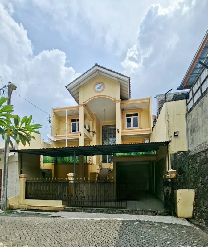 Rumah 2 Lantai Semi Furnished di Jl Cucur Sektor IV Bintaro Jaya Pondok Karya, Pondok Aren