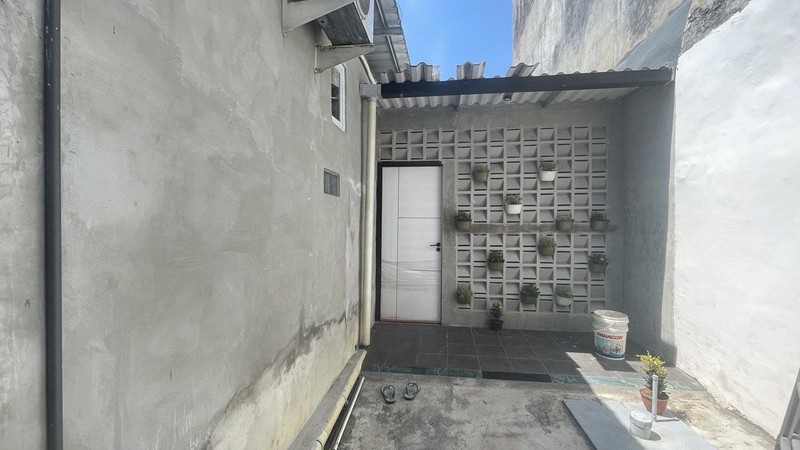 Peluang Usaha: Disewakan Bangunan Komersial Eks Cafe di Jl. Teuku Umar, Surabaya