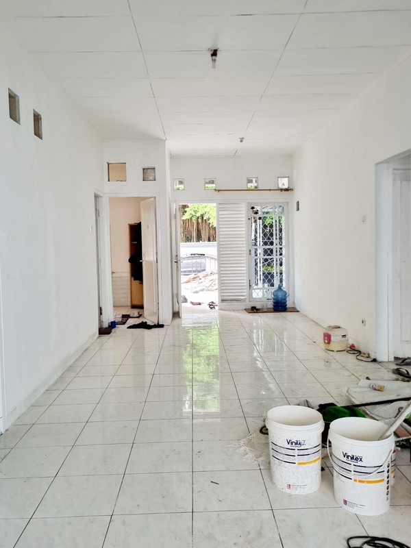 Rent. Rumah pinggir jln raya di Kencana Loka, BSD. 