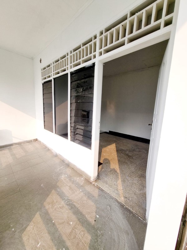 Rent. Rumah pinggir jln raya di Kencana Loka, BSD. 