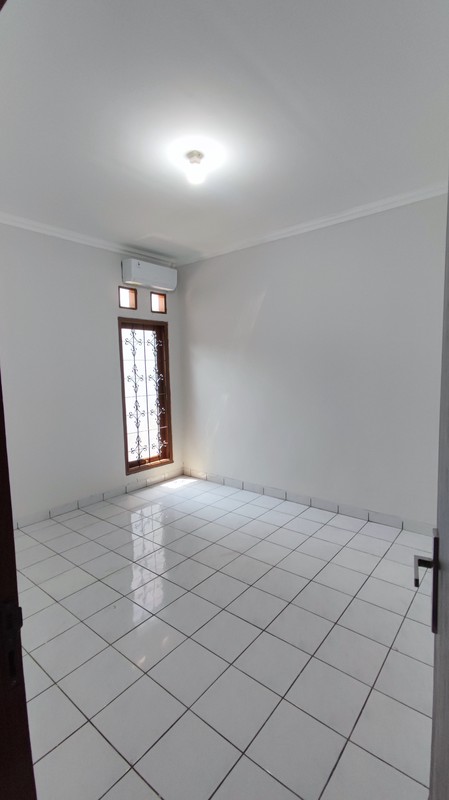 Fast Rent. Rumah luas di Griya Loka, BSD