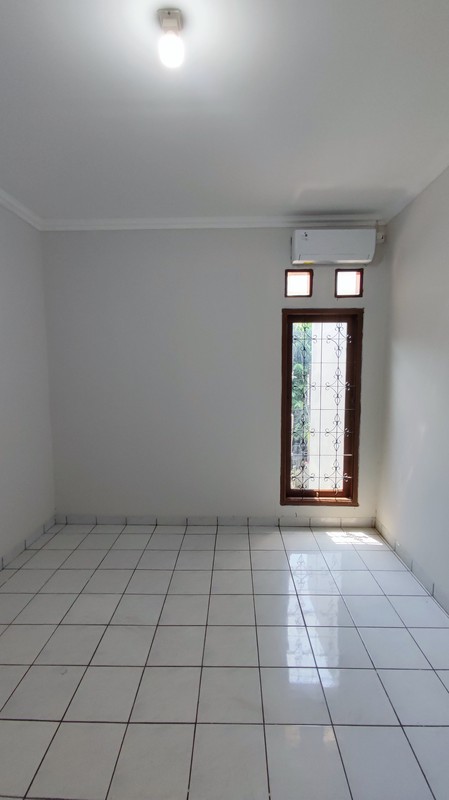 Fast Rent. Rumah luas di Griya Loka, BSD