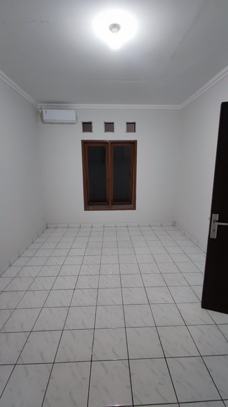 Fast Rent. Rumah luas di Griya Loka, BSD