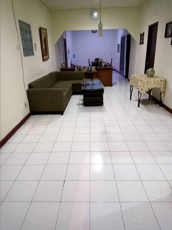 For Rent. Rumah luas di Griya Loka, BSD