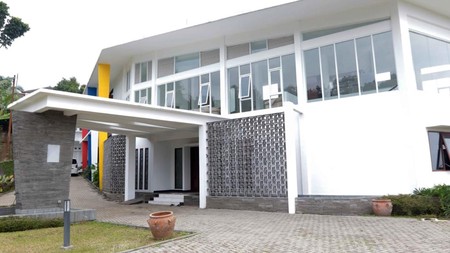 Dijual Villa dengan Pemandangan Yang Indah dan Bangunan Yang Elegan @Dago Pakar Bandung.