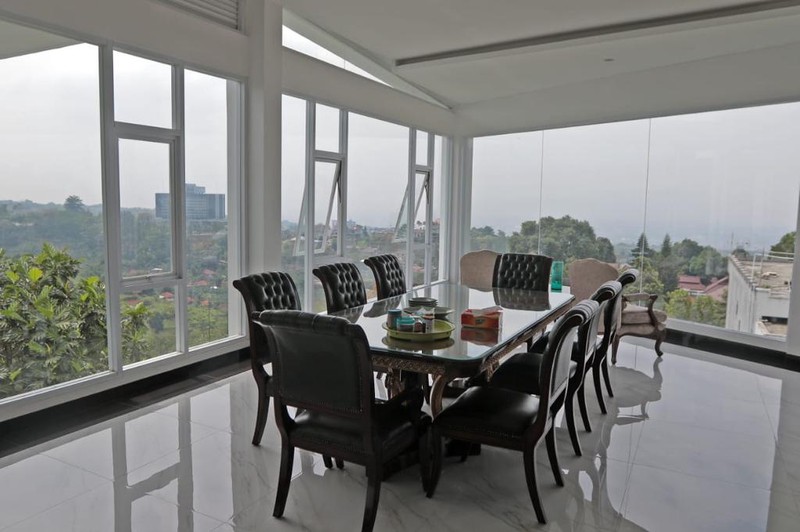 Dijual Villa dengan Pemandangan Yang Indah dan Bangunan Yang Elegan @Dago Pakar Bandung.