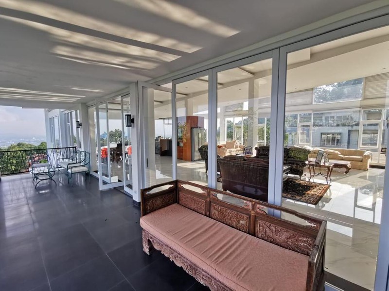 Dijual Villa dengan Pemandangan Yang Indah dan Bangunan Yang Elegan @Dago Pakar Bandung.