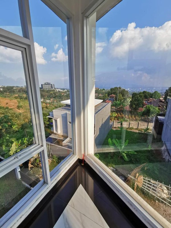 Dijual Villa dengan Pemandangan Yang Indah dan Bangunan Yang Elegan @Dago Pakar Bandung.
