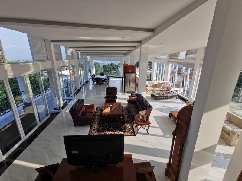 Dijual Villa dengan Pemandangan Yang Indah dan Bangunan Yang Elegan @Dago Pakar Bandung.