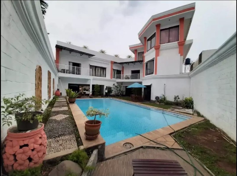 Rumah MEWAH dan Luas @Bali View, Ciputat.