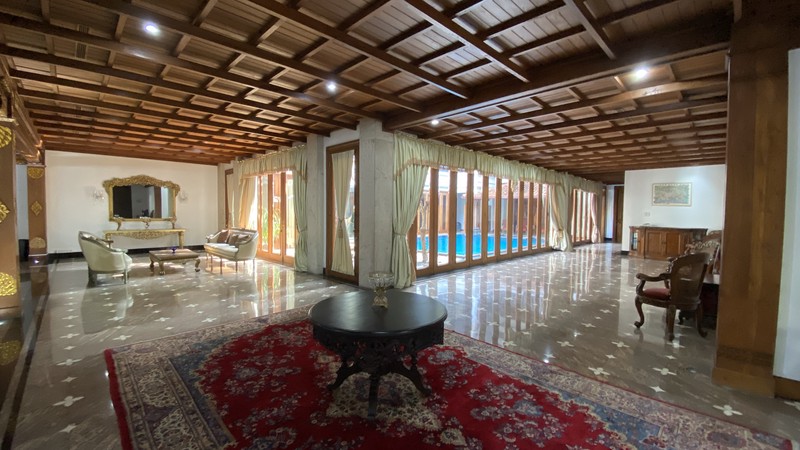 BIG AND BEAUTIFUL HOUSE AT PATRA KUNINGAN AREA