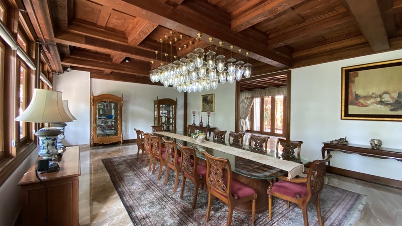 BIG AND BEAUTIFUL HOUSE AT PATRA KUNINGAN AREA