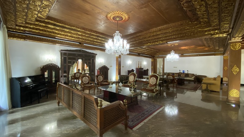 BIG AND BEAUTIFUL HOUSE AT PATRA KUNINGAN AREA