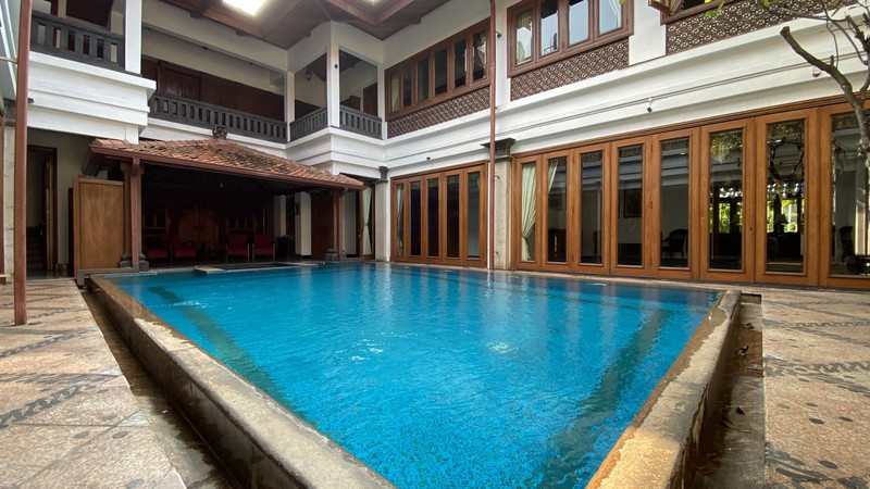 BIG AND BEAUTIFUL HOUSE AT PATRA KUNINGAN AREA