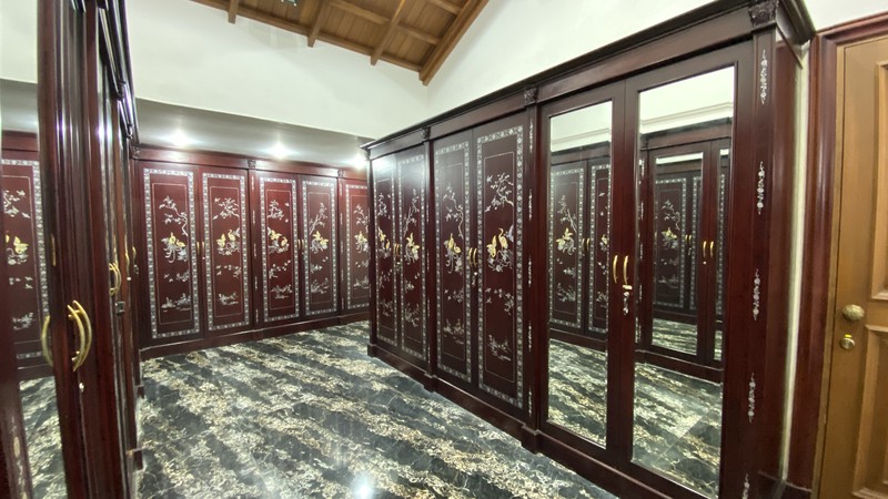 BIG AND BEAUTIFUL HOUSE AT PATRA KUNINGAN AREA