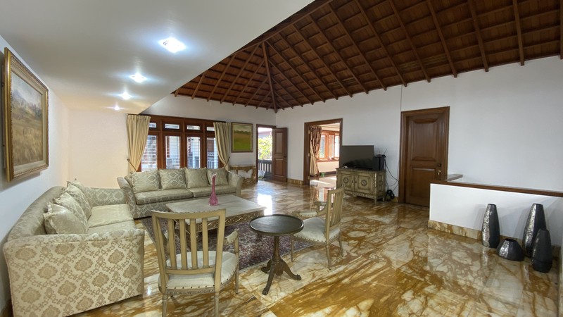 BIG AND BEAUTIFUL HOUSE AT PATRA KUNINGAN AREA