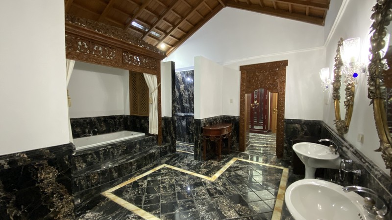 BIG AND BEAUTIFUL HOUSE AT PATRA KUNINGAN AREA