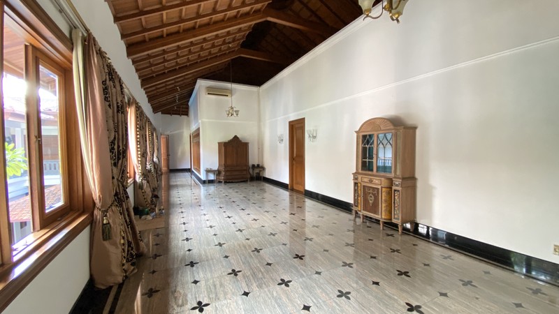 BIG AND BEAUTIFUL HOUSE AT PATRA KUNINGAN AREA