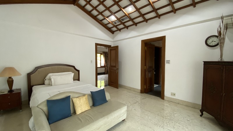 BIG AND BEAUTIFUL HOUSE AT PATRA KUNINGAN AREA