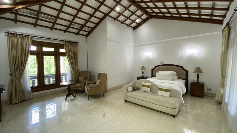 BIG AND BEAUTIFUL HOUSE AT PATRA KUNINGAN AREA