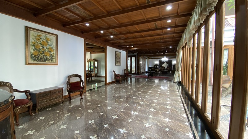 BIG AND BEAUTIFUL HOUSE AT PATRA KUNINGAN AREA