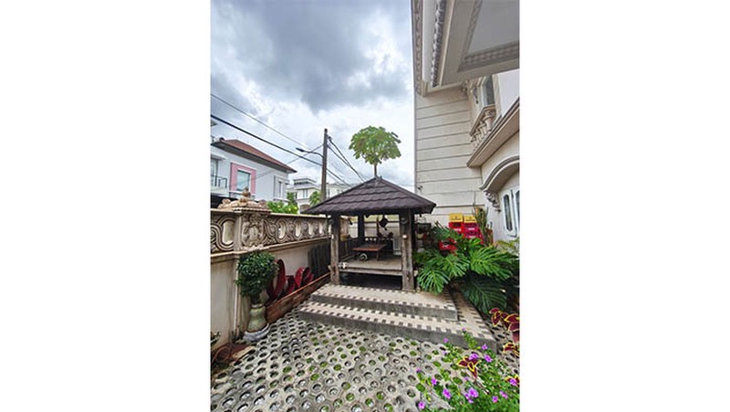 Rumah Pelepah Kuning, Kelapa Gading