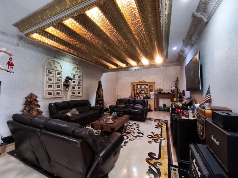 Rumah Pelepah Kuning, Kelapa Gading