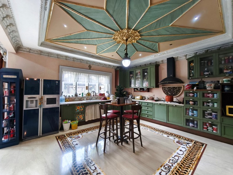 Rumah Pelepah Kuning, Kelapa Gading