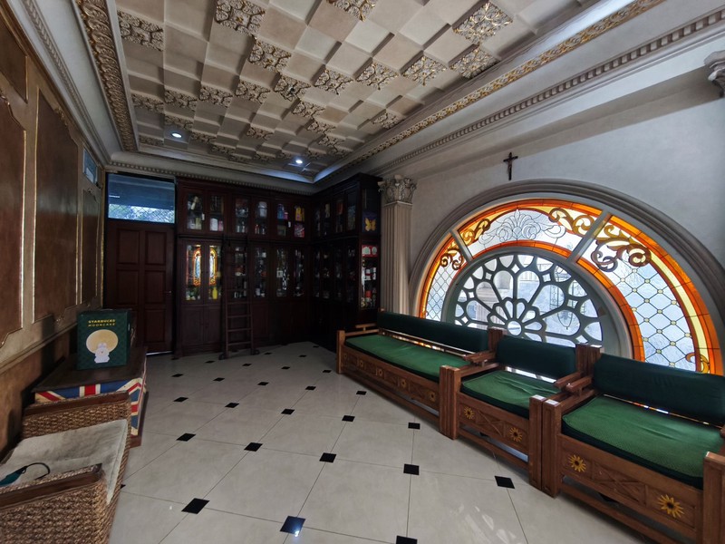 Rumah Pelepah Kuning, Kelapa Gading