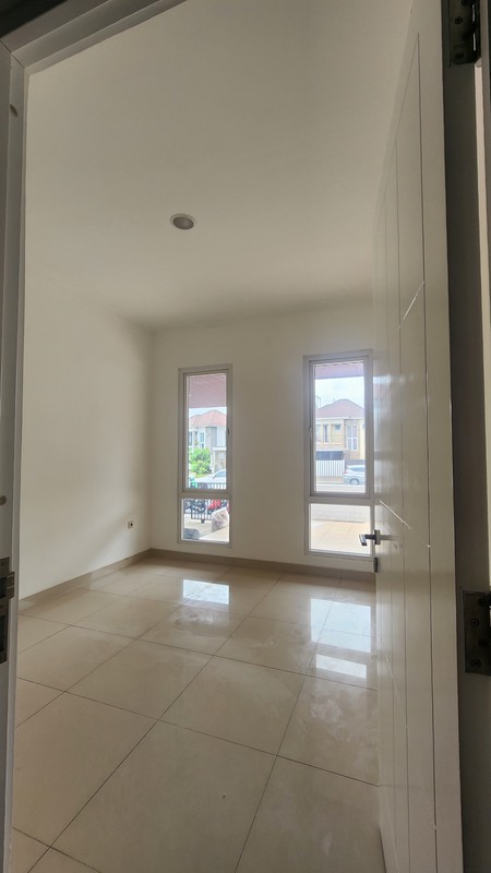 Rumah siap huni posisi boulevard di Kota Wisata