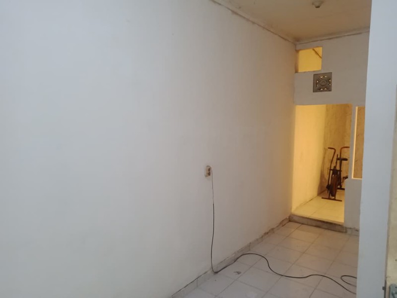 Rumah Hook di Jalan Raya Medayu Utara - Lokasi Strategis Cocok untuk Usaha!