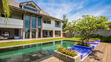 Freehold - Oceanfront Luxury Villa with Breathtaking Mountain & Ricefield Views, Minutes from Sanur, Bali