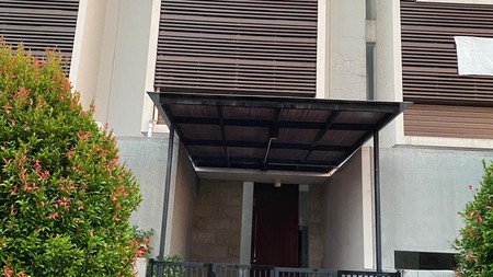 Rumah Usaha 3 Lantai Jalan Utama Graha Natura Surabaya Barat Siap Pakai 