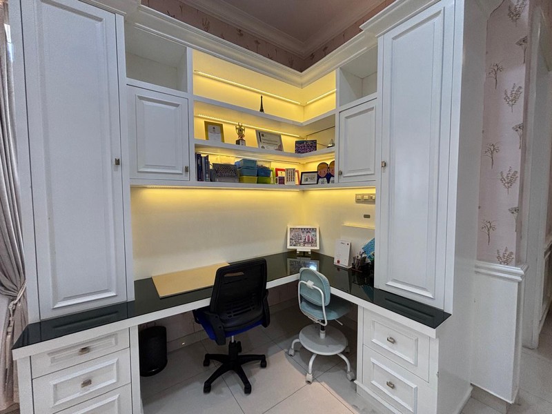 Rumah MewahLuxury 2 Lantai Hoek, di cluster Exclusive Kota Wisata