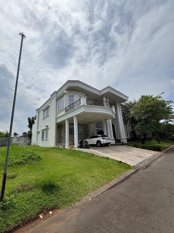 Rumah MewahLuxury 2 Lantai Hoek, di cluster Exclusive Kota Wisata