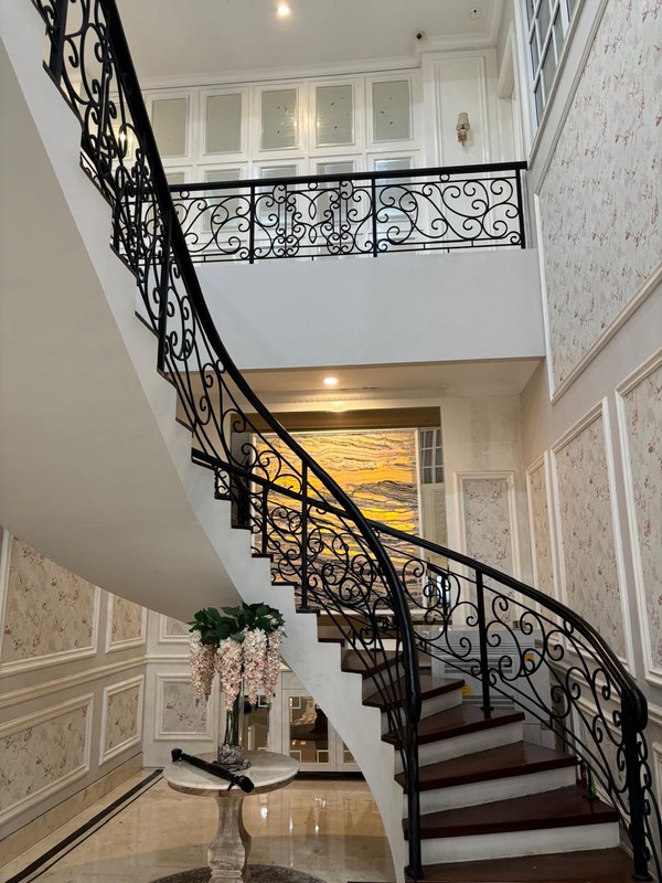 Rumah MewahLuxury 2 Lantai Hoek, di cluster Exclusive Kota Wisata