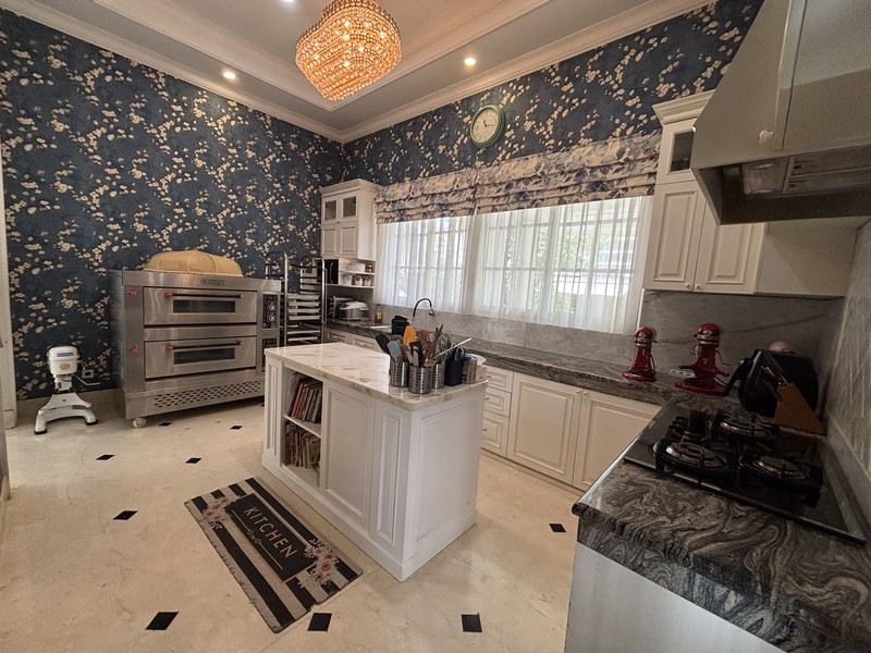 Rumah MewahLuxury 2 Lantai Hoek, di cluster Exclusive Kota Wisata