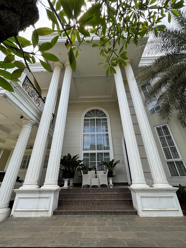 Rumah MewahLuxury 2 Lantai Hoek, di cluster Exclusive Kota Wisata