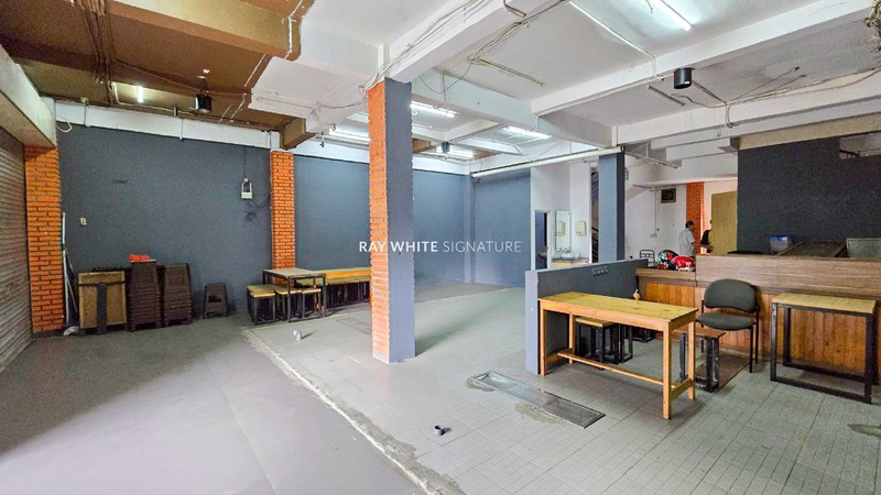 Ruko 3 Lantai Lokasi Strategis di Jl Penjernihan II Bendungan Hilir