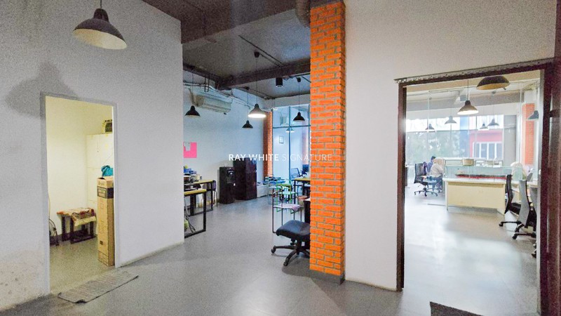 Ruko 3 Lantai Lokasi Strategis di Jl Penjernihan II Bendungan Hilir