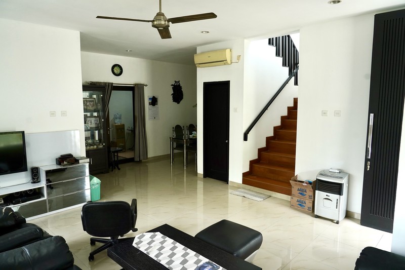 Rumah 2 Lantai Siap Huni dengan Hunian Nyaman dan Asri @Ciputat