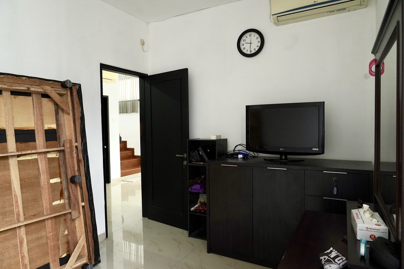 Rumah 2 Lantai Siap Huni dengan Hunian Nyaman dan Asri @Ciputat