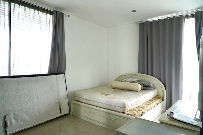 Rumah 2 Lantai Siap Huni dengan Hunian Nyaman dan Asri @Ciputat