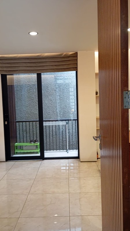 Rumah 3 Lantai di Menteng Jakrta Pusat SHM Siap Huni KT 3+2 KM 3+1 Surat SHM